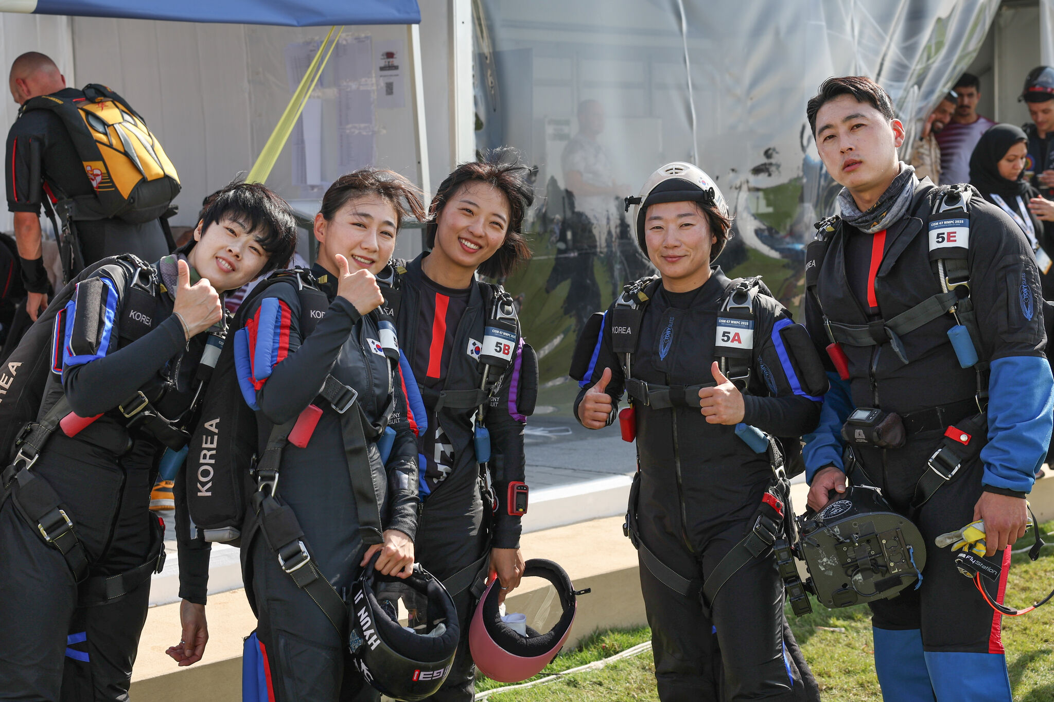 Parachuting news 2 (7)